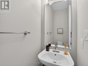 19 STANLEY GREENE BOULEVARD Toronto (Downsview-Roding-CFB) Ontario photo 4