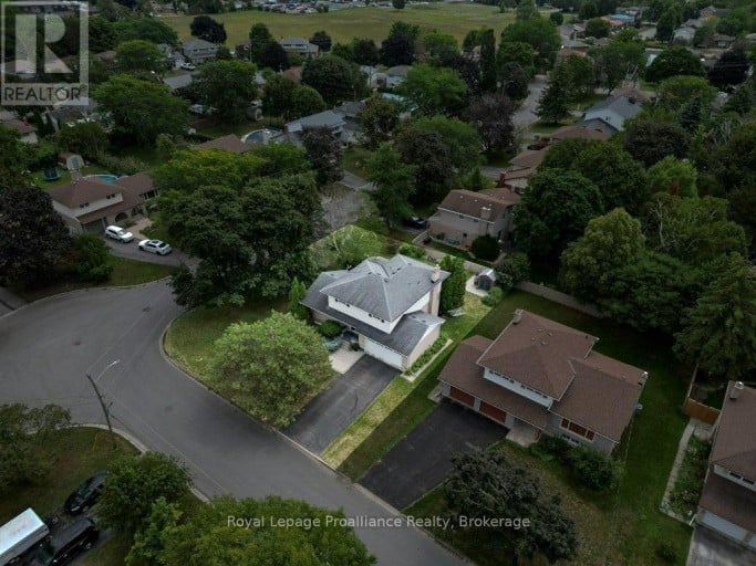 29 HOPE CRESCENT, Belleville (Belleville Ward), Ontario, K8P4S3