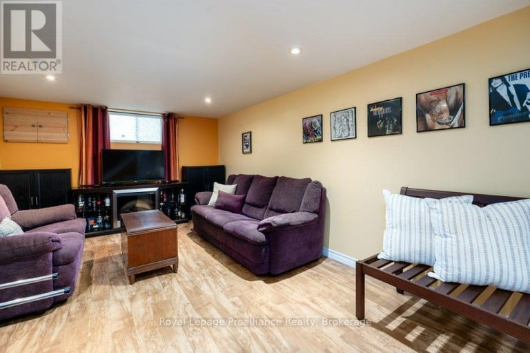 29 HOPE CRESCENT, Belleville (Belleville Ward), Ontario, K8P4S3