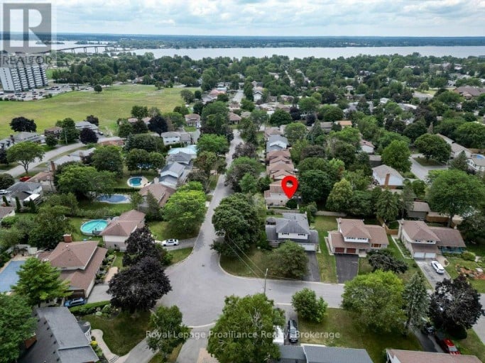 29 HOPE CRESCENT, Belleville (Belleville Ward), Ontario, K8P4S3
