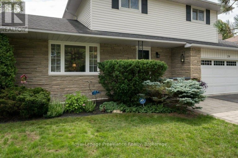29 HOPE CRESCENT, Belleville (Belleville Ward), Ontario, K8P4S3