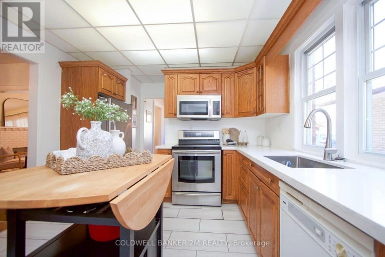 49 BROCK STREET E, Oshawa (O'Neill), Ontario, L1G1R8