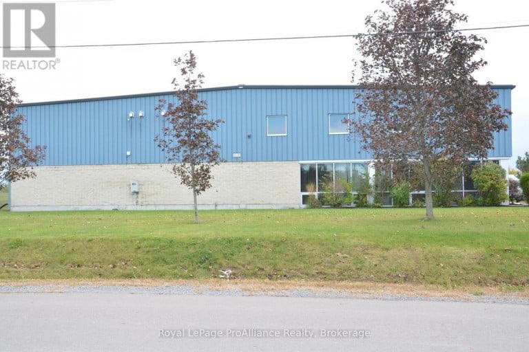 30 HUFF AVENUE, Quinte West (Trenton Ward), Ontario, K8V0A1