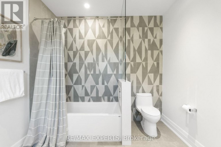 108 HOLLINGSWORTH DRIVE, King (King City), Ontario, L7B1G4