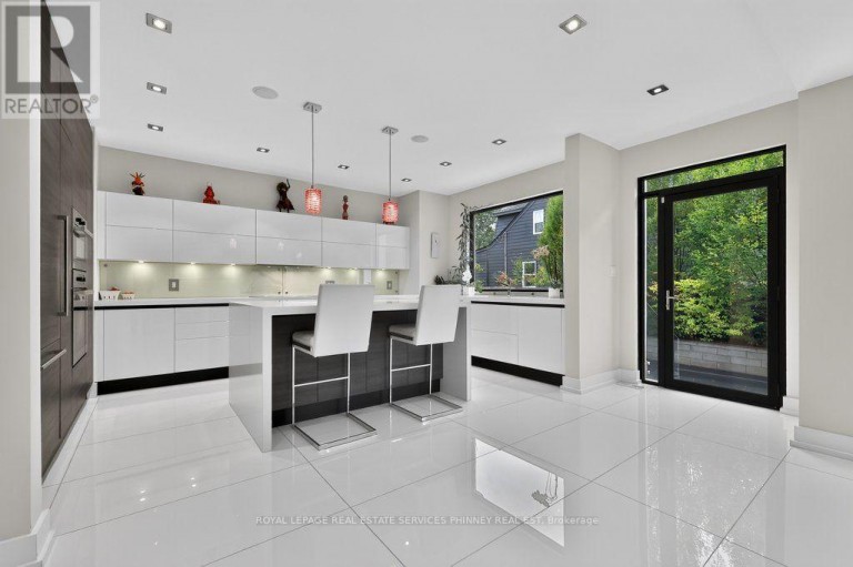 647 MONTBECK CRESCENT, Mississauga (Lakeview), Ontario, L5G1P1