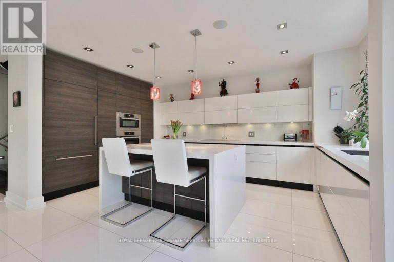 647 MONTBECK CRESCENT, Mississauga (Lakeview), Ontario, L5G1P1
