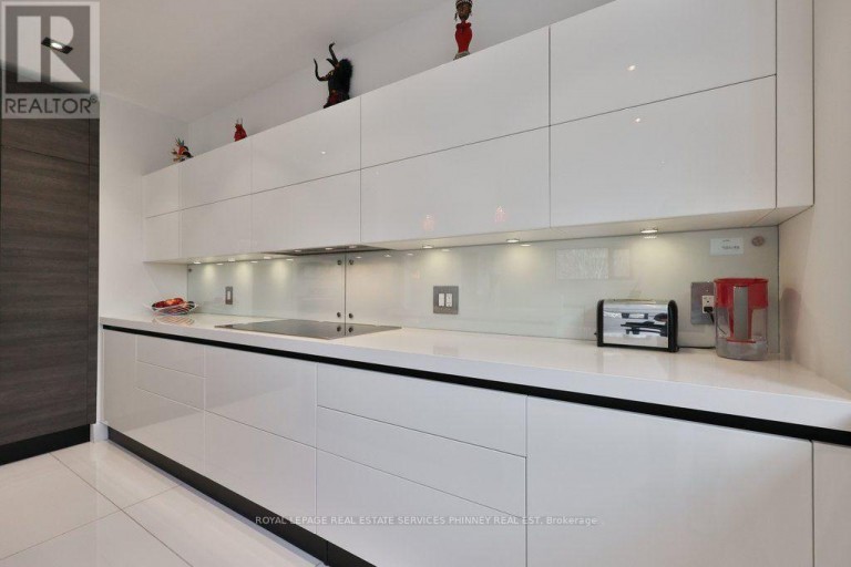 647 MONTBECK CRESCENT, Mississauga (Lakeview), Ontario, L5G1P1