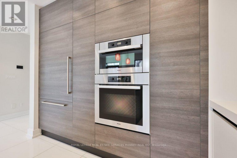 647 MONTBECK CRESCENT, Mississauga (Lakeview), Ontario, L5G1P1