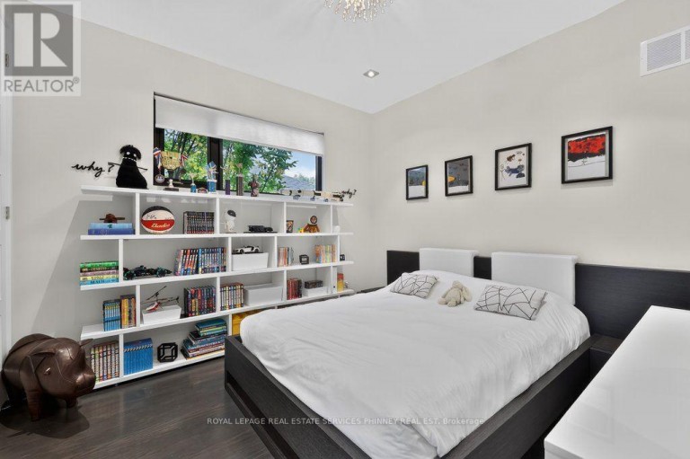 647 MONTBECK CRESCENT, Mississauga (Lakeview), Ontario, L5G1P1