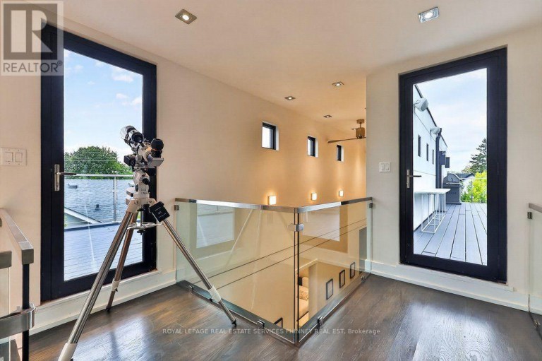 647 MONTBECK CRESCENT, Mississauga (Lakeview), Ontario, L5G1P1