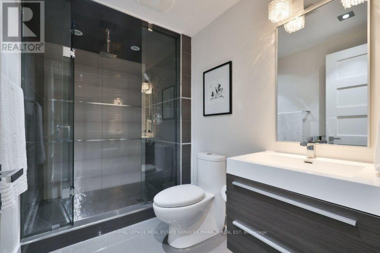 647 MONTBECK CRESCENT, Mississauga (Lakeview), Ontario, L5G1P1