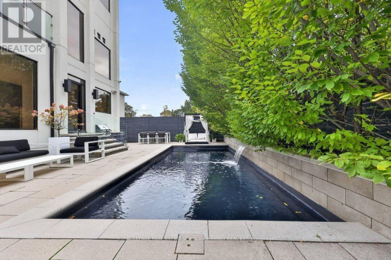 647 MONTBECK CRESCENT, Mississauga (Lakeview), Ontario, L5G1P1