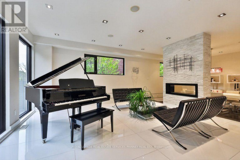 647 MONTBECK CRESCENT, Mississauga (Lakeview), Ontario, L5G1P1