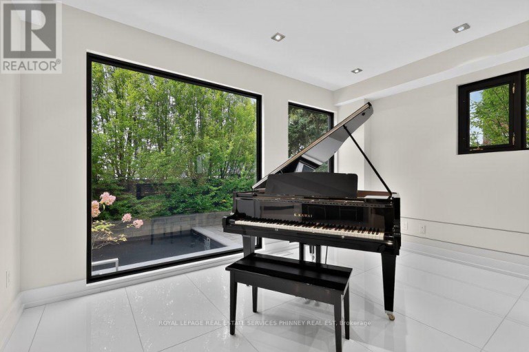 647 MONTBECK CRESCENT, Mississauga (Lakeview), Ontario, L5G1P1