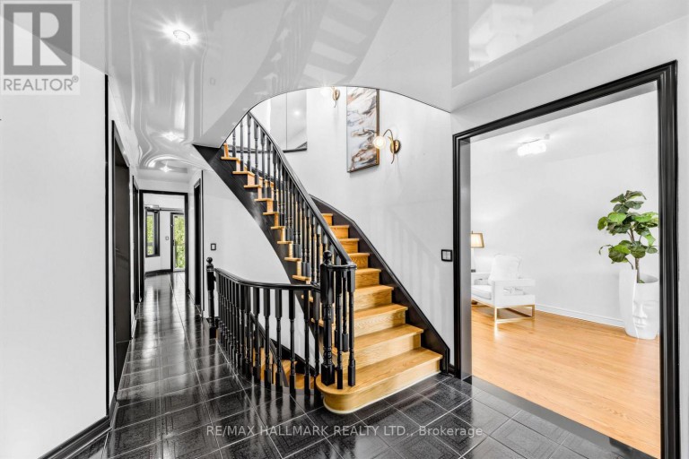 106 LARRATT LANE, Richmond Hill (Westbrook), Ontario, L4C0E3