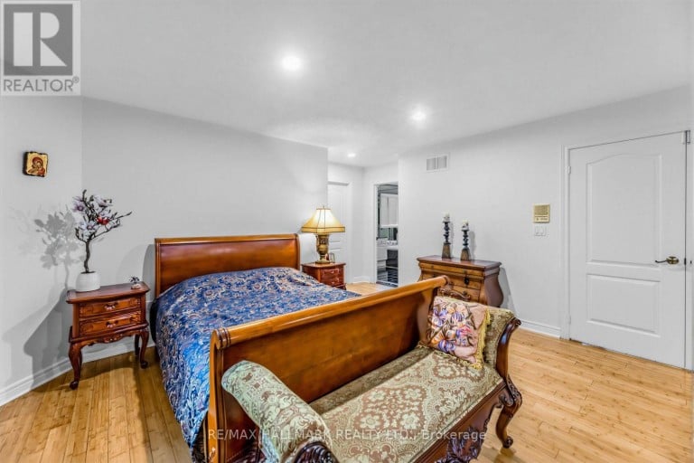 106 LARRATT LANE, Richmond Hill (Westbrook), Ontario, L4C0E3