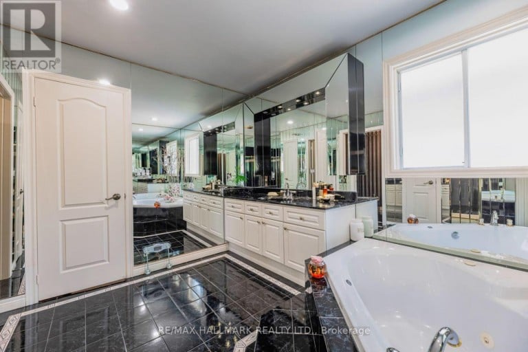 106 LARRATT LANE, Richmond Hill (Westbrook), Ontario, L4C0E3
