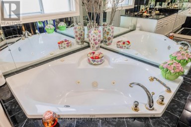 106 LARRATT LANE Richmond Hill (Westbrook) Ontario photo 32
