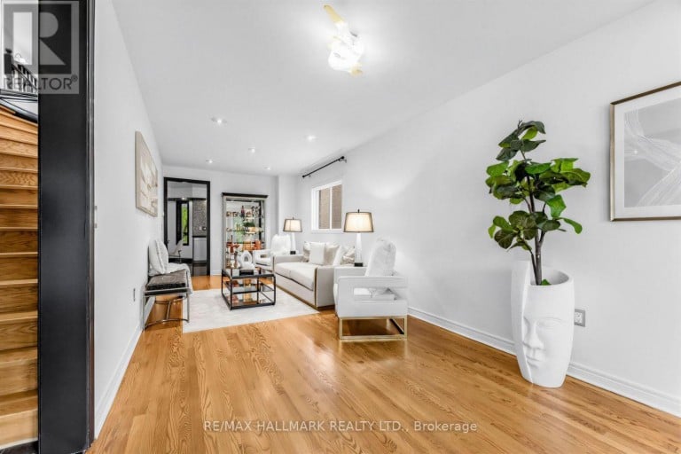 106 LARRATT LANE, Richmond Hill (Westbrook), Ontario, L4C0E3