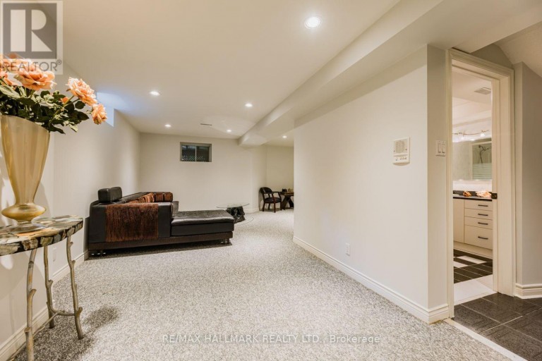 106 LARRATT LANE, Richmond Hill (Westbrook), Ontario, L4C0E3
