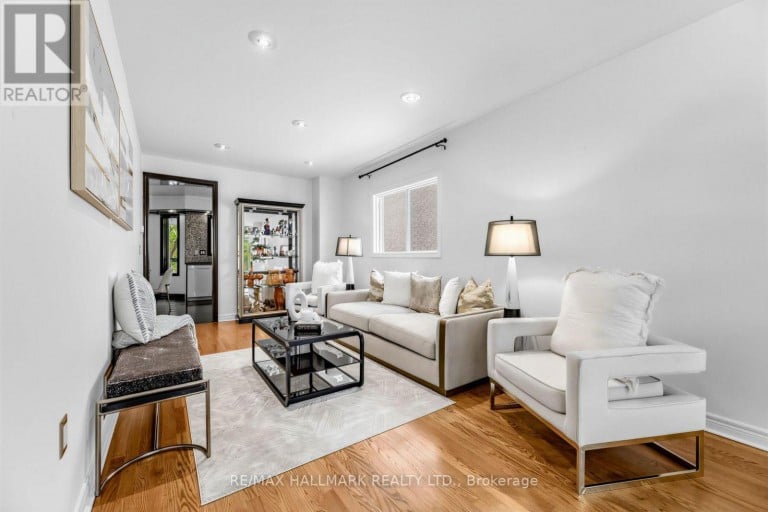 106 LARRATT LANE, Richmond Hill (Westbrook), Ontario, L4C0E3