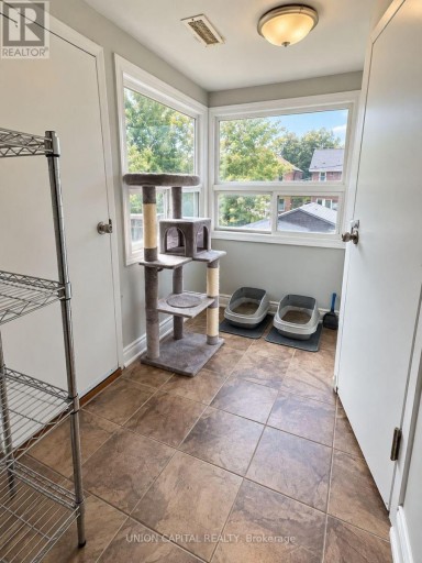 UPPER - 84 RUNNYMEDE ROAD, Toronto (High Park-Swansea), Ontario, M6S2Y3