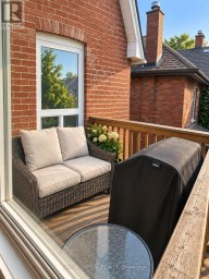 UPPER - 84 RUNNYMEDE ROAD Toronto (High Park-Swansea) Ontario photo 9