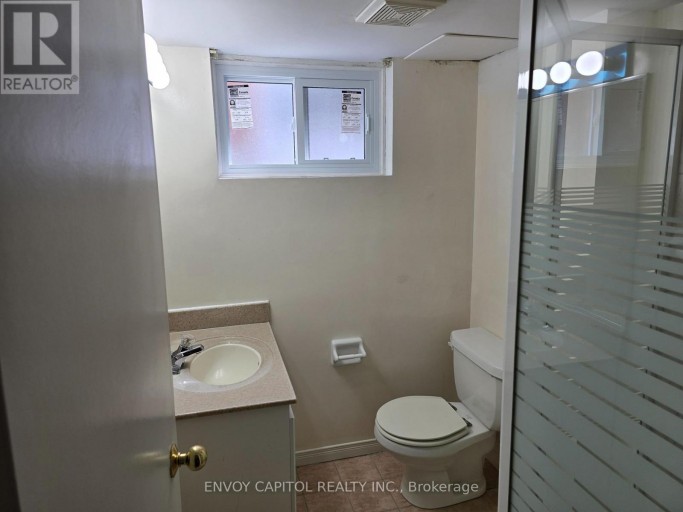BASEMENT BACHELOR - 6 ARROWSTOOK ROAD, Toronto (Bayview Village), Ontario, M2K1J9