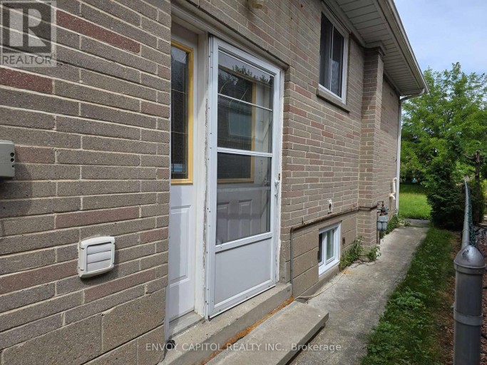 BASEMENT BACHELOR - 6 ARROWSTOOK ROAD, Toronto (Bayview Village), Ontario, M2K1J9