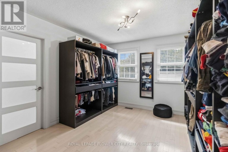 18 PLEASANT VALLEY PLACE, Brampton (Northgate), Ontario, L6S5S2
