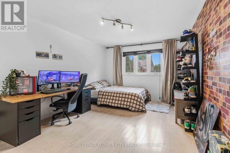 18 PLEASANT VALLEY PLACE, Brampton (Northgate), Ontario, L6S5S2