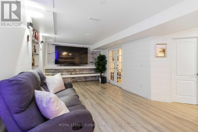 18 PLEASANT VALLEY PLACE, Brampton (Northgate), Ontario, L6S5S2