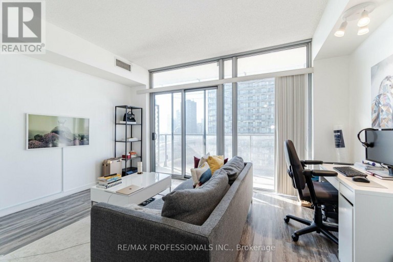 810 - 103 THE QUEENSWAY AVENUE, Toronto (High Park-Swansea), Ontario, M6S5B3