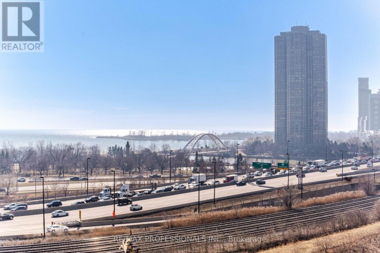 810 - 103 THE QUEENSWAY AVENUE, Toronto (High Park-Swansea), Ontario, M6S5B3