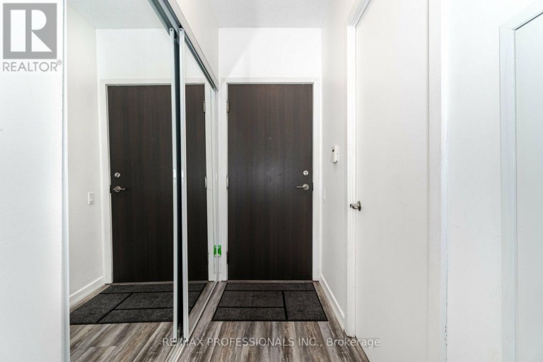 810 - 103 THE QUEENSWAY AVENUE, Toronto (High Park-Swansea), Ontario, M6S5B3