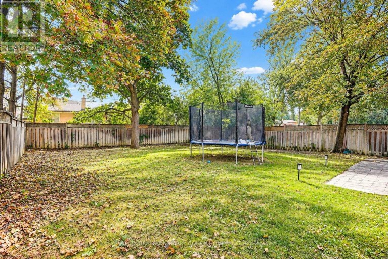 21 YORKVIEW DRIVE, Toronto (Willowdale West), Ontario, M2N2R9