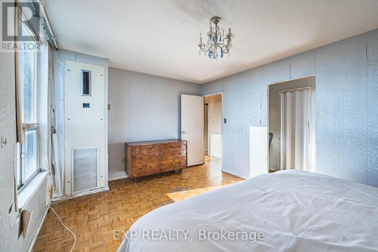 2412 - 85 EMMETT AVENUE, Toronto (Mount Dennis), Ontario, M6M5A2