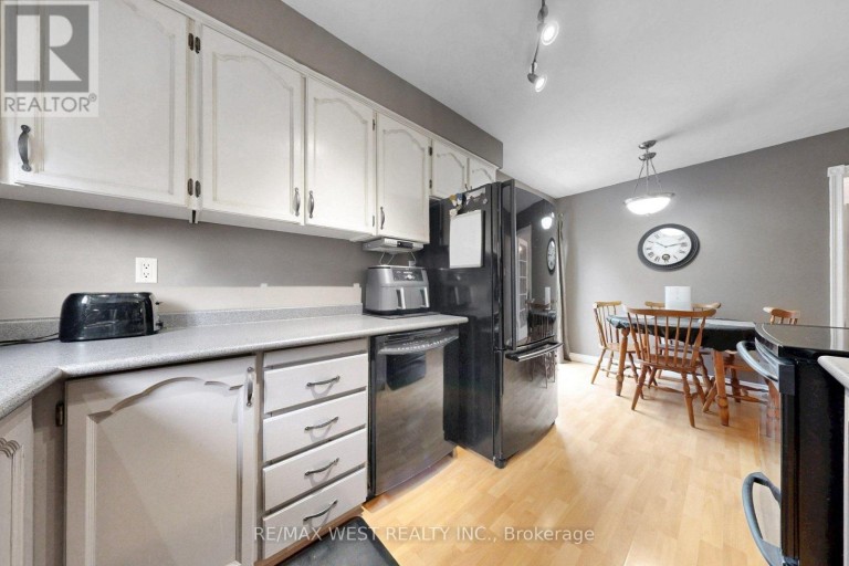13 MANSFIELD STREET, Brampton (Central Park), Ontario, L6S2X8