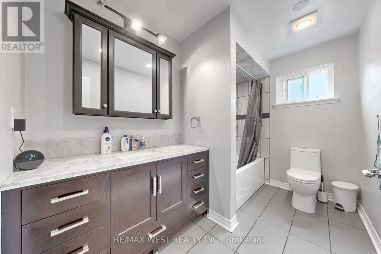 13 MANSFIELD STREET, Brampton (Central Park), Ontario, L6S2X8