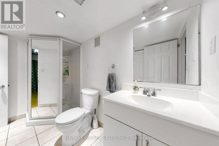 13 MANSFIELD STREET, Brampton (Central Park), Ontario, L6S2X8