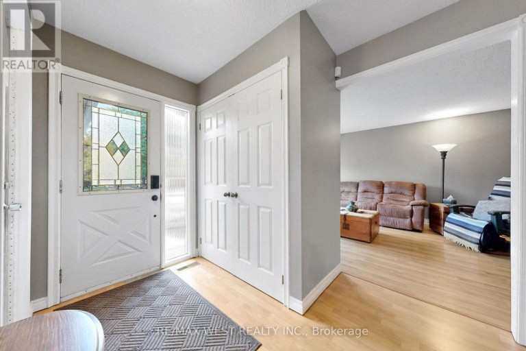 13 MANSFIELD STREET, Brampton (Central Park), Ontario, L6S2X8