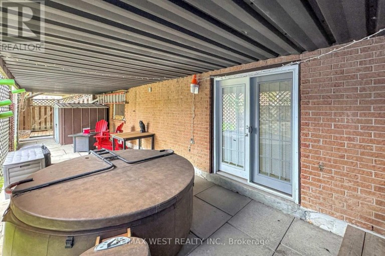 13 MANSFIELD STREET, Brampton (Central Park), Ontario, L6S2X8