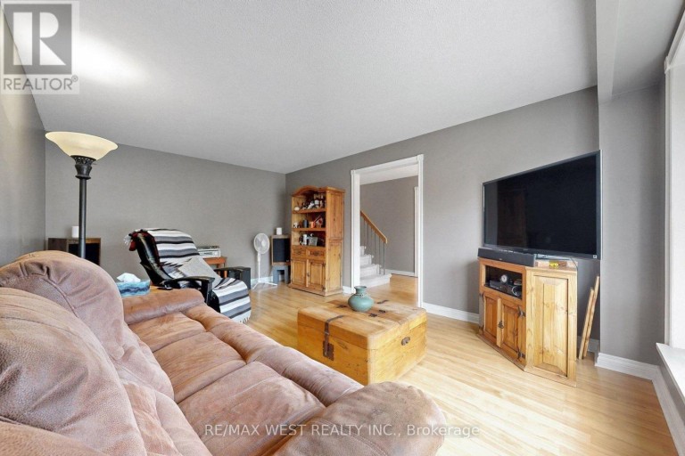 13 MANSFIELD STREET, Brampton (Central Park), Ontario, L6S2X8