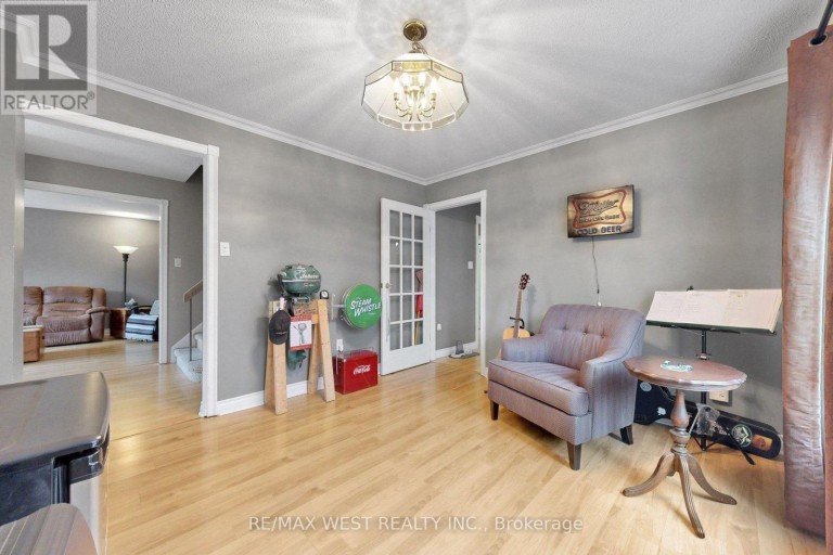 13 MANSFIELD STREET, Brampton (Central Park), Ontario, L6S2X8