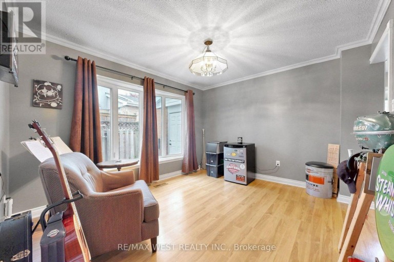13 MANSFIELD STREET, Brampton (Central Park), Ontario, L6S2X8