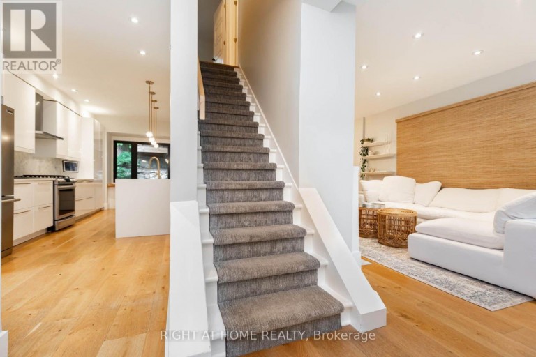 16 PINE CRESCENT, Toronto (The Beaches), Ontario, M4E1L2