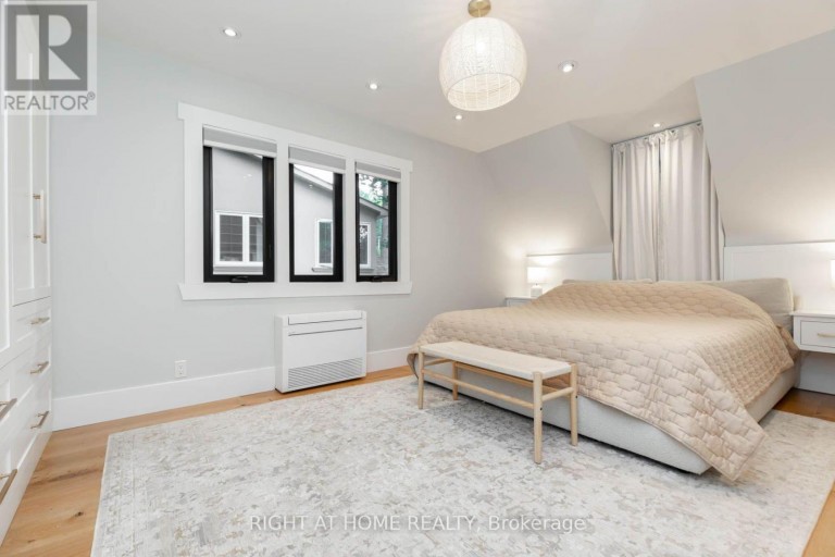 16 PINE CRESCENT, Toronto (The Beaches), Ontario, M4E1L2