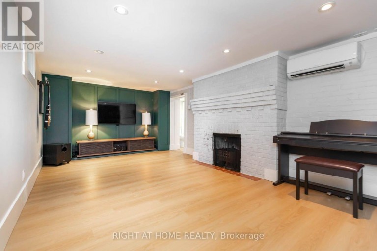 16 PINE CRESCENT, Toronto (The Beaches), Ontario, M4E1L2