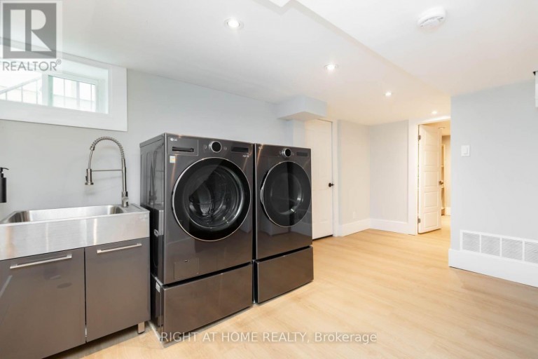 16 PINE CRESCENT, Toronto (The Beaches), Ontario, M4E1L2