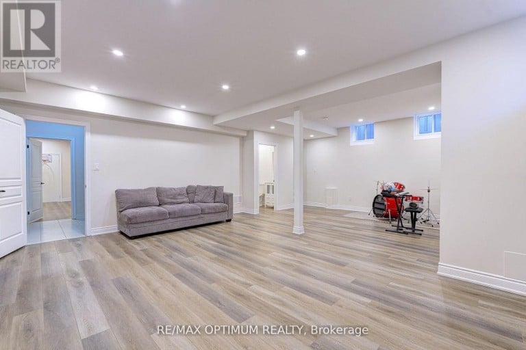 18 DEANSTON COURT, Brampton (Credit Valley), Ontario, L6X2Z7